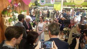 Couple gets married at Whole Foods 20