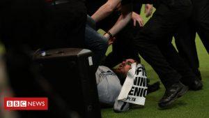 Activists disrupt Crufts grand final 15