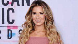 Jessie James Decker opens up about post-pregnancy weight loss: 'I definitely struggled' 17