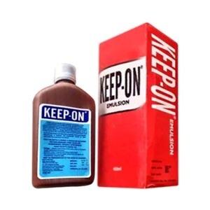 Keep-on Emulsion, 450ml – Moisturising skin emulsion in a white pump bottle, used for dry or irritated skin. Suitable for daily skincare and dermatological use.